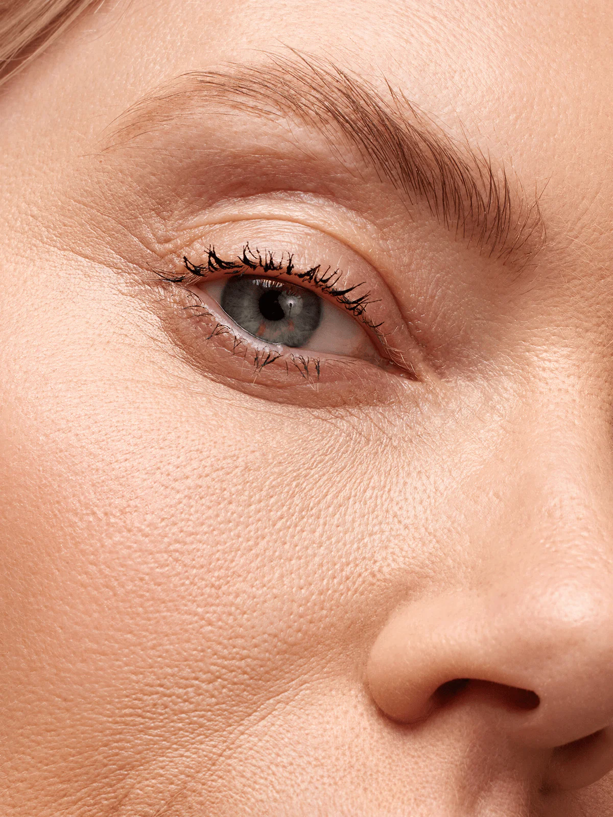 Luminous Eye Corrector® SPF 41 - Fair - Image 9